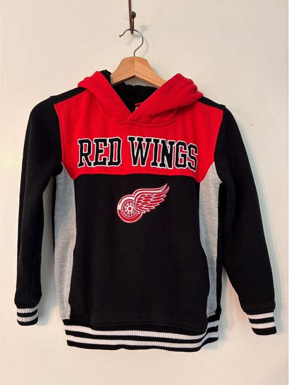 Reebok Detroit Red Wings Youth Size 8 NHL Face Off Hoodie